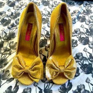Gold Betsey Johnson Heels Size 6